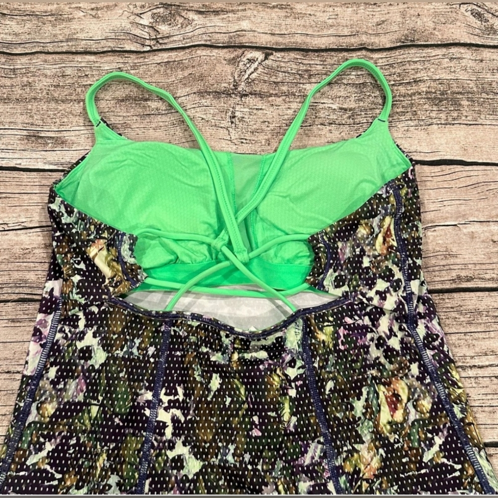 Lululemon Graphic Print Strappy Back Tank With Built in Bra Size 8